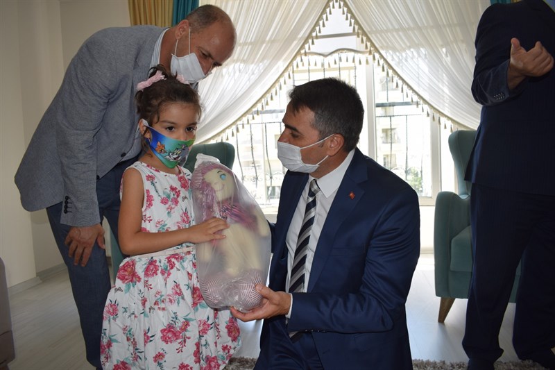 Vali Vekili Esen Kurban Bayramı Arefesinde Şehit Ailelerini Ziyaret Etti.